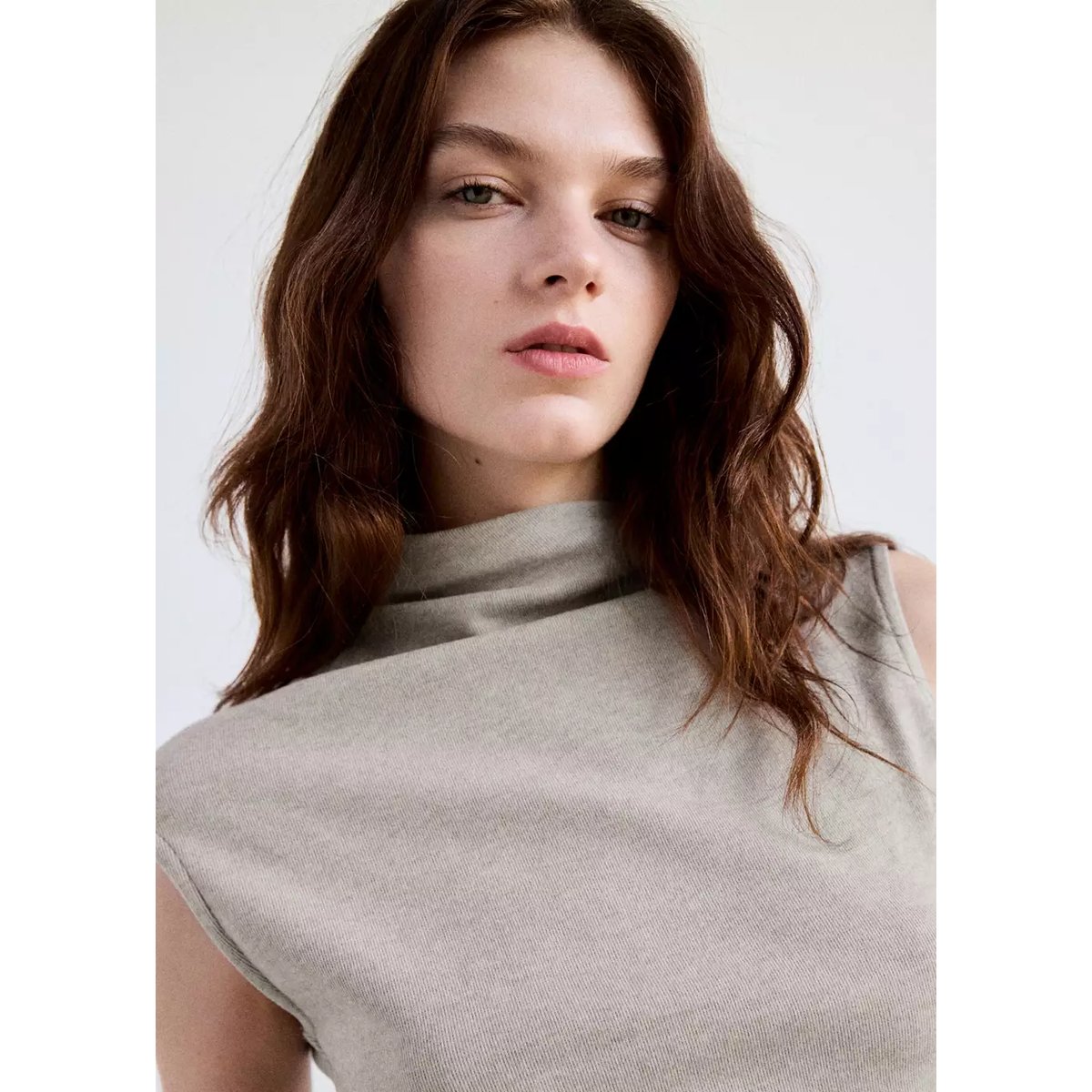 T-shirt col montant froncé sable, MANGO