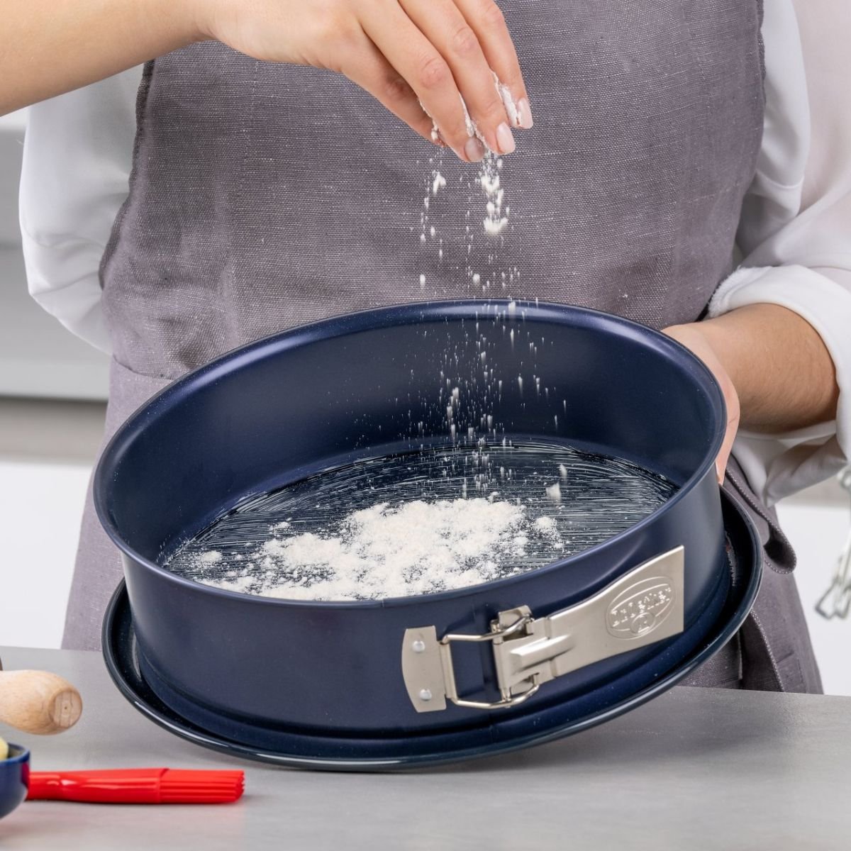 Ensemble de 2 Moules à manqué à charnière 26 cm BACK LIEBE bleu, DR OETKER