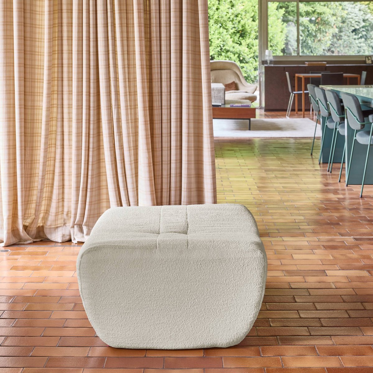 Pouf, repose-pieds compressé pour chauffeuse Sokol bouclette texturée SOKOL beige, SWEEEK