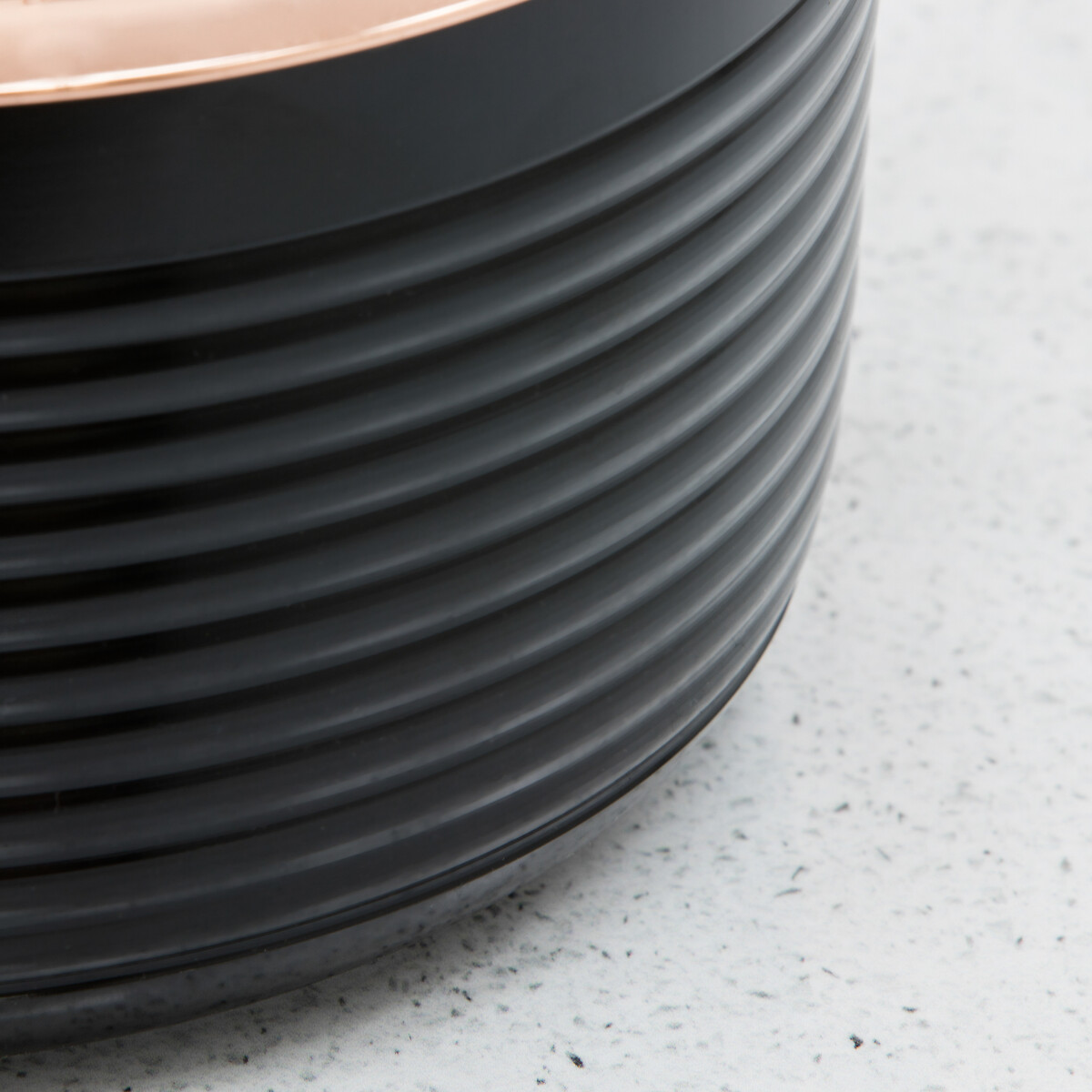 24cm Linear Casserole Dish in Black/Rose Gold black, TOWER