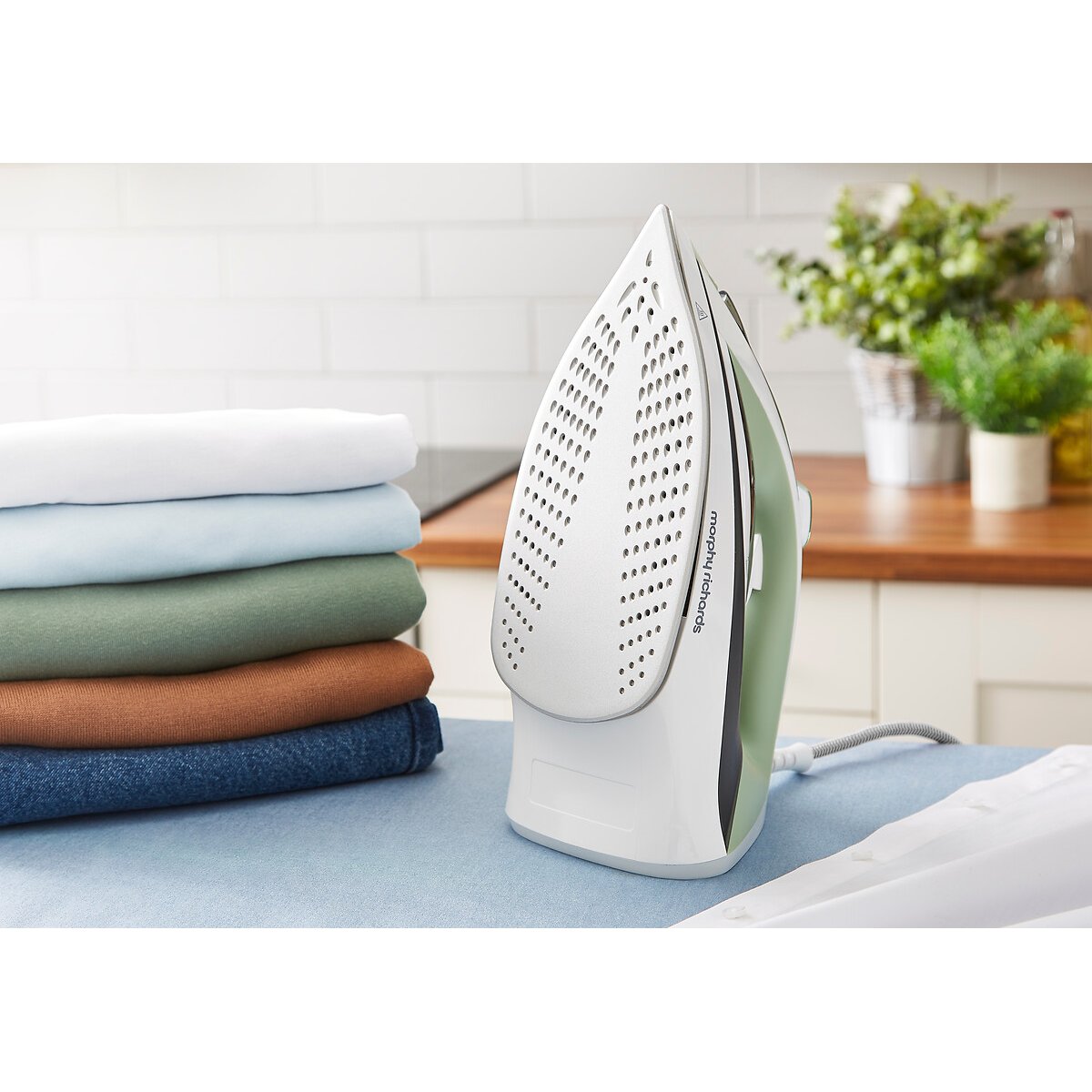 2400W Steam Iron - 302010 green, MORPHY RICHARDS