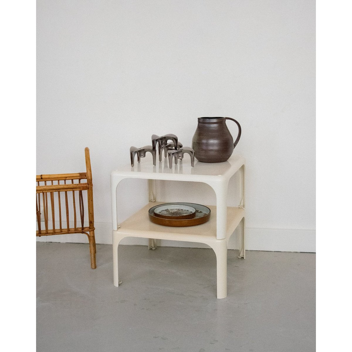 Paire de tables basses empilables Donna N°830 - Bon état blanc, DEBONGOUT