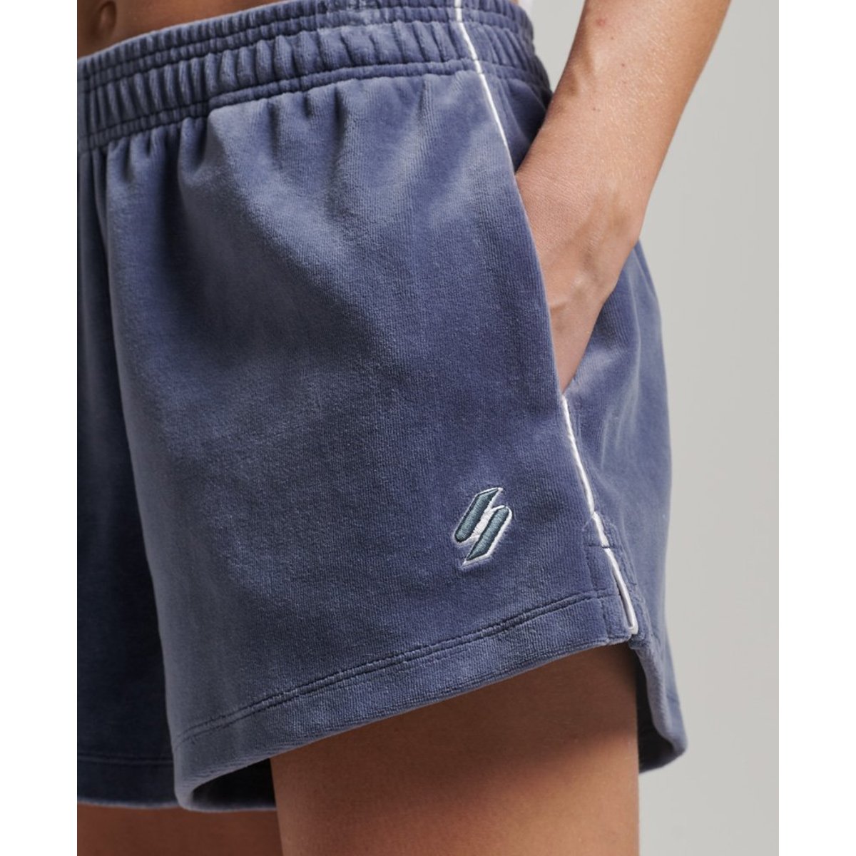 Short en velours à logo S bleu gris grès, SUPERDRY