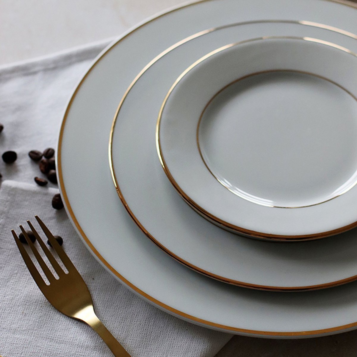 Lot de 6 assiettes à dessert 20,5cm en porcelaine, CLASSIC FILET OR blanc et or, NOVASTYL