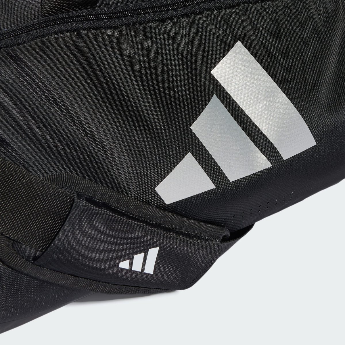 Sac de sport Defender petit format black / silver metallic, adidas Performance
