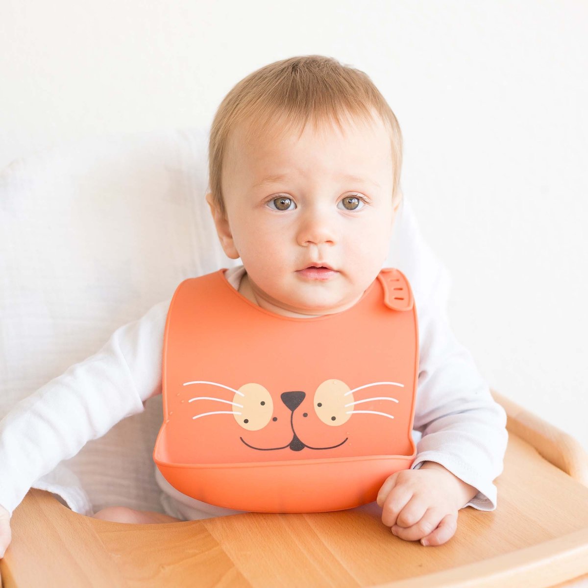 Bavoir silicone avec récupérateur #ece7d8, TROIS KILOS SEPT