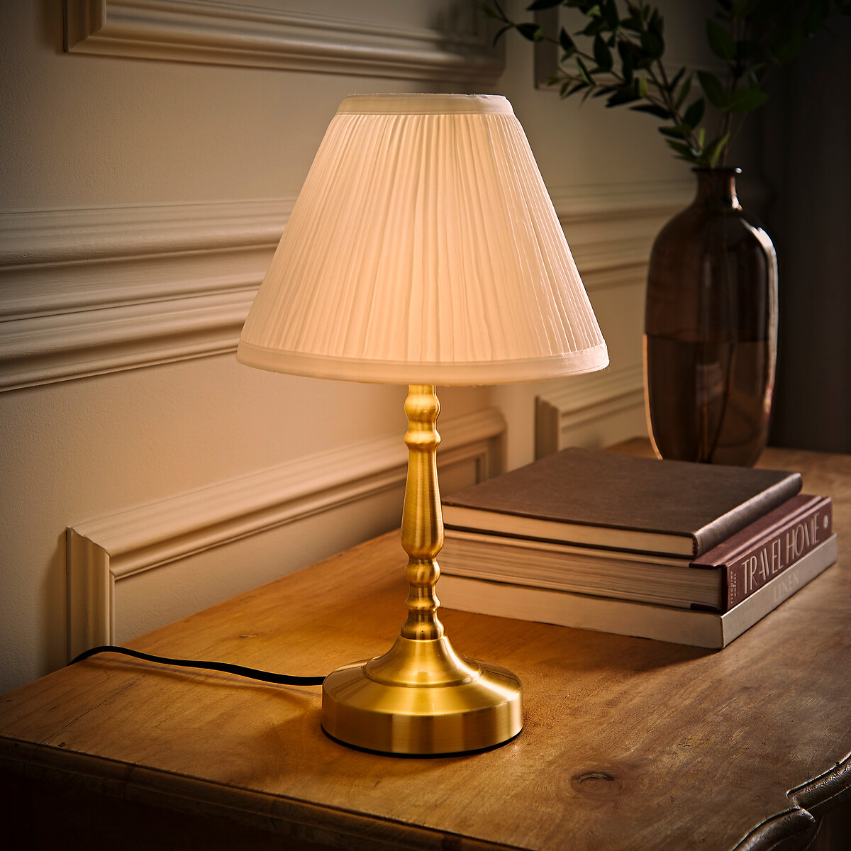 Skye Touch Table Lamp Pleated Shade brushed gold, SO'HOME