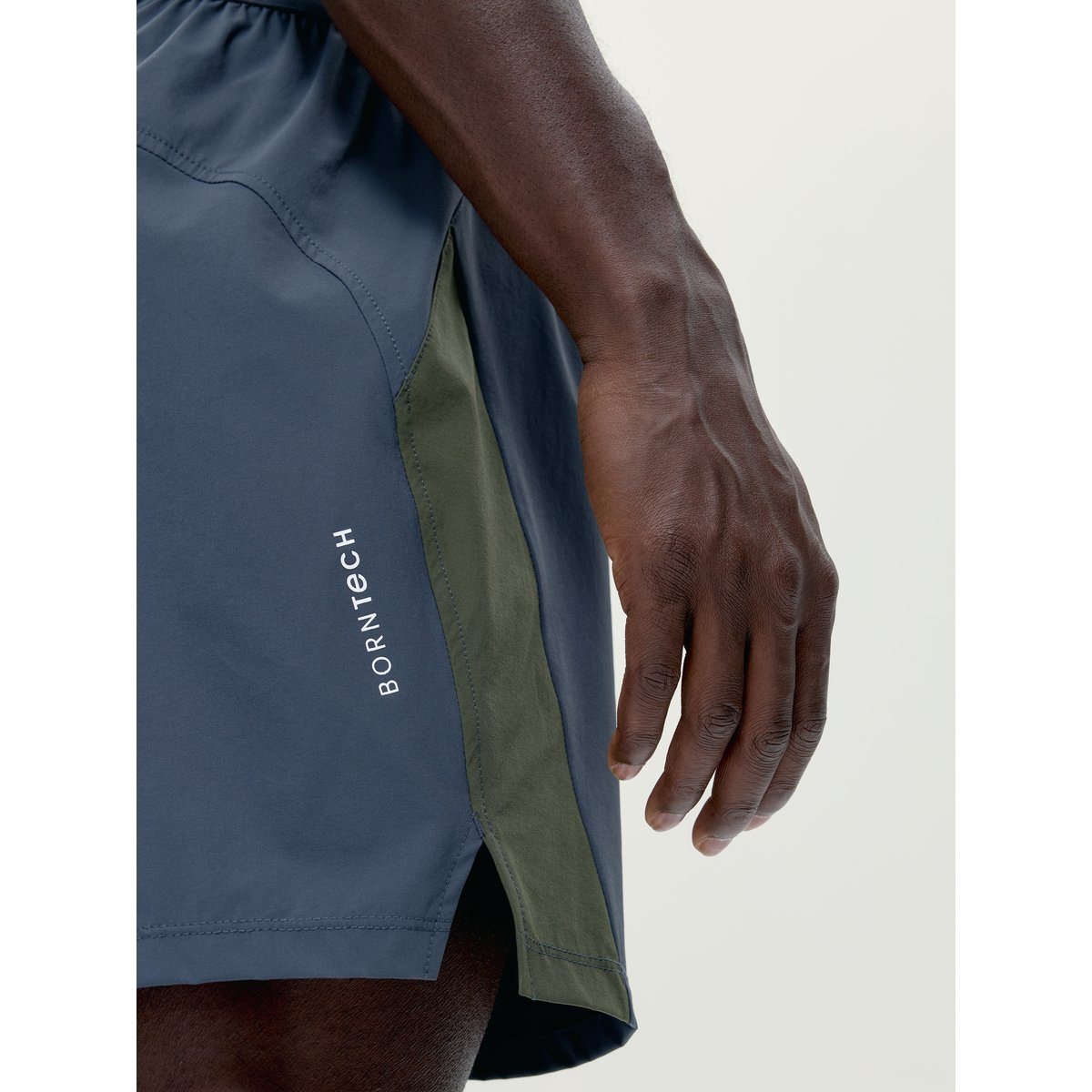 Short de sport homme Torque Avec poches fermeture éclair gris charbon/vert kaki, BORN