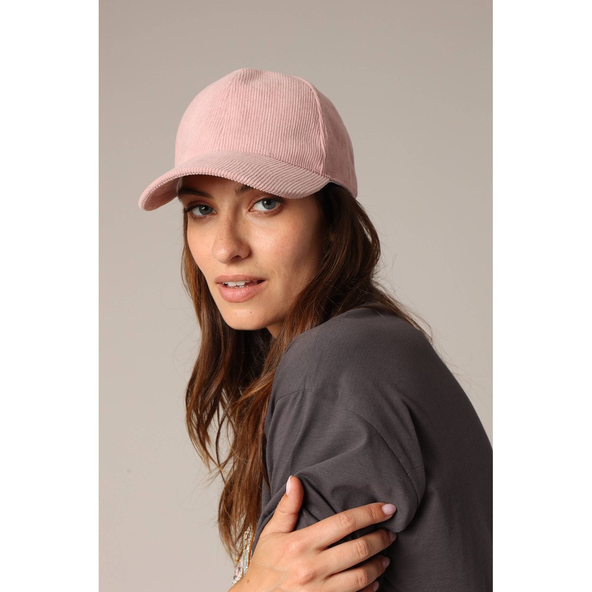 Casquette en velours côtelé avec visière incurvée et bride ajustable à l’arrière CAPPIE rose clair, DEELUXE