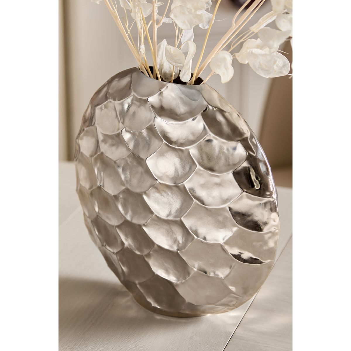 Vase festonné en métal argent, NEXT