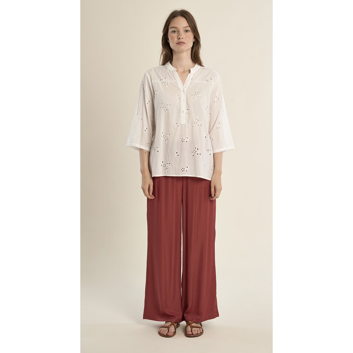 Camicetta ricamata con colletto Mao bianco, MOLLY BRACKEN