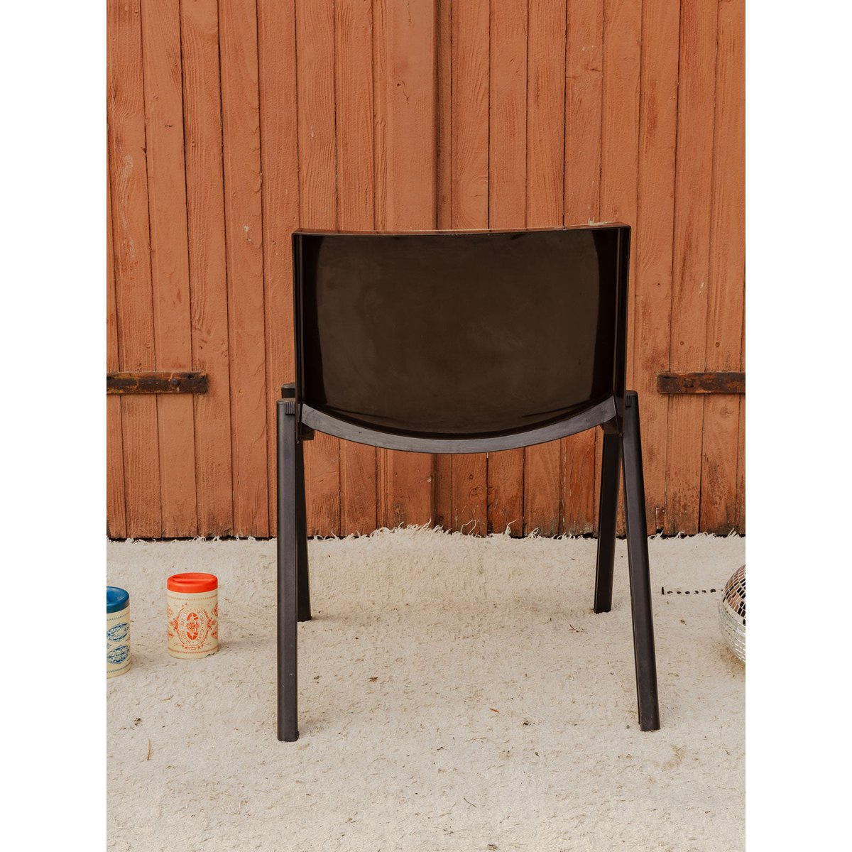 Chaise en plastique marron et tissu beige Alma N°2079 - Bon état marron, DEBONGOUT