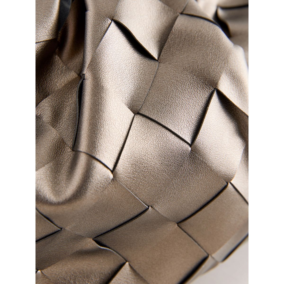 Pochette oversize tissée à pression bronze, NEXT