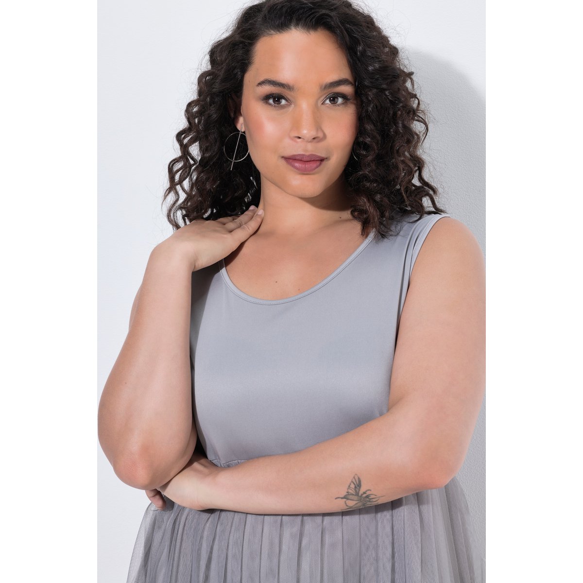 Robe midi, jupe plissée et décolleté rond gris pierre, ULLA POPKEN