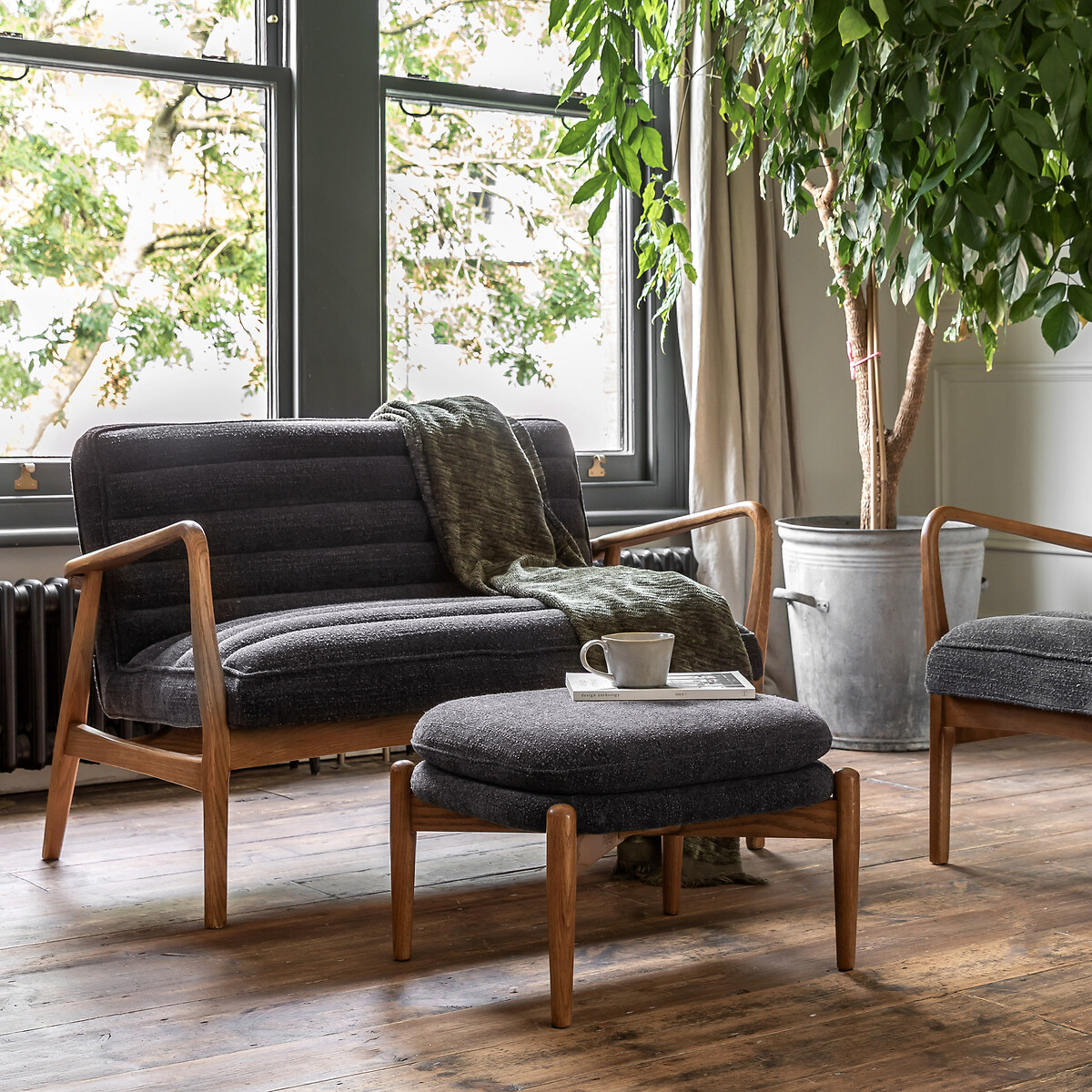Fairfield Mid-Century Boucle 2 Seater Sofa with Solid Wood Frame charcoal, ÉDITÉ