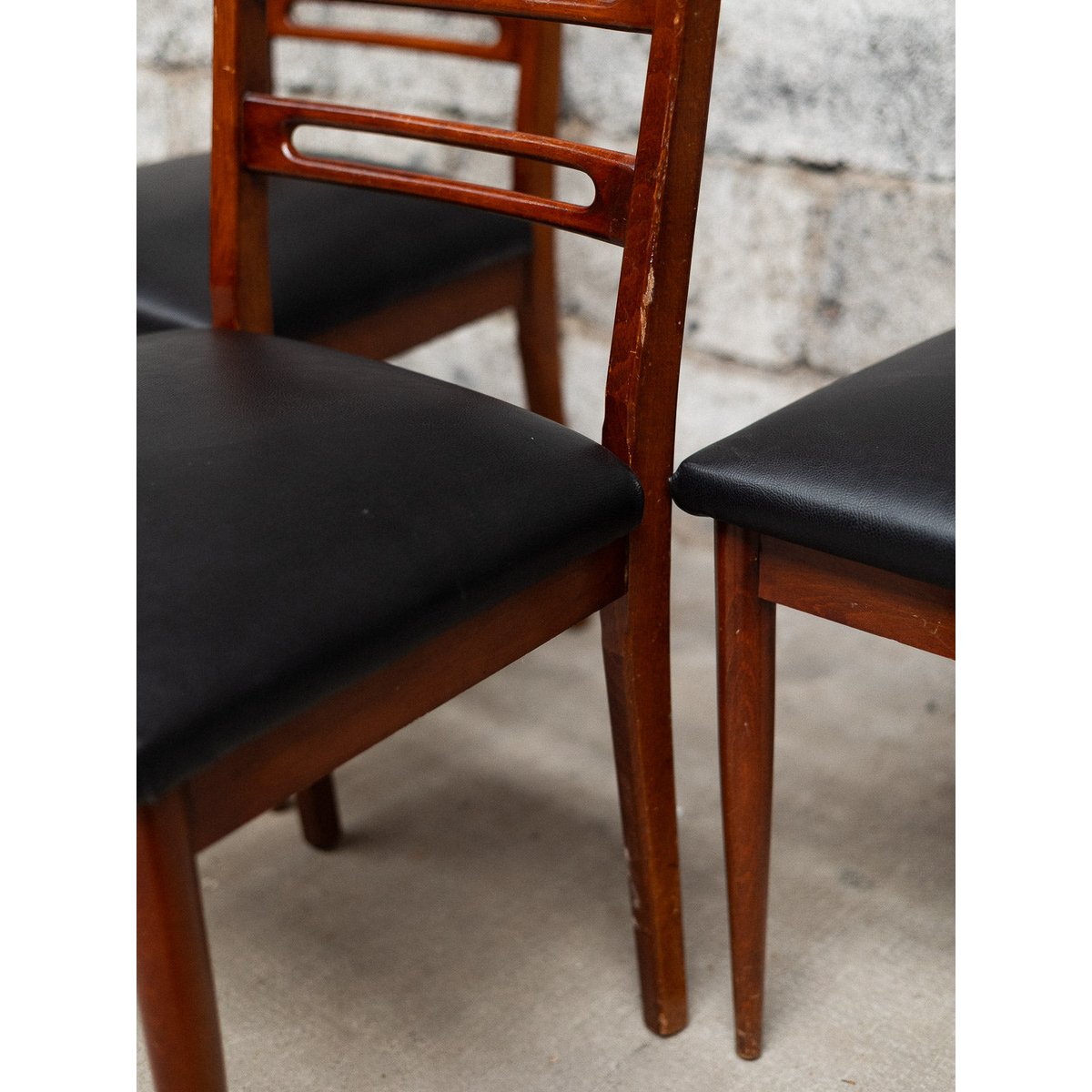 Lot de 4 chaises scandinaves Alma N°1723 - Bon état bois foncé, DEBONGOUT