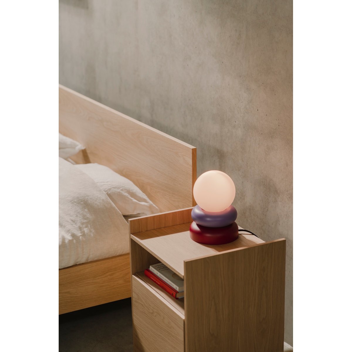 Lampe de table en bois massif OTEM iris violet & grape purple, NOO.MA