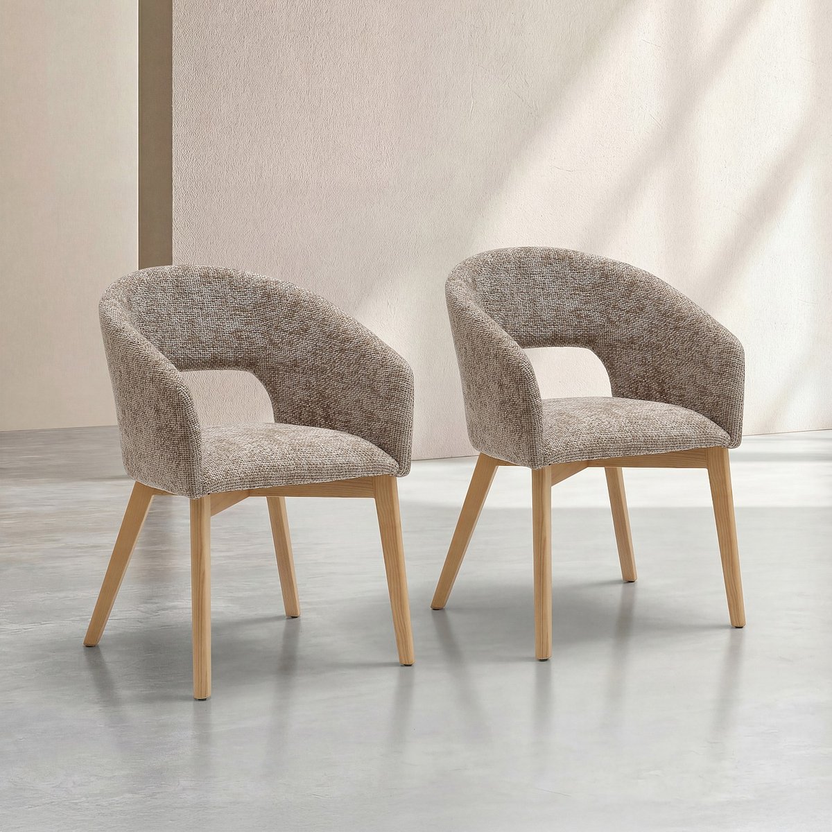 Lot de 2 chaises en tissu chenille et chêne avec accoudoirs beige, HABITAT