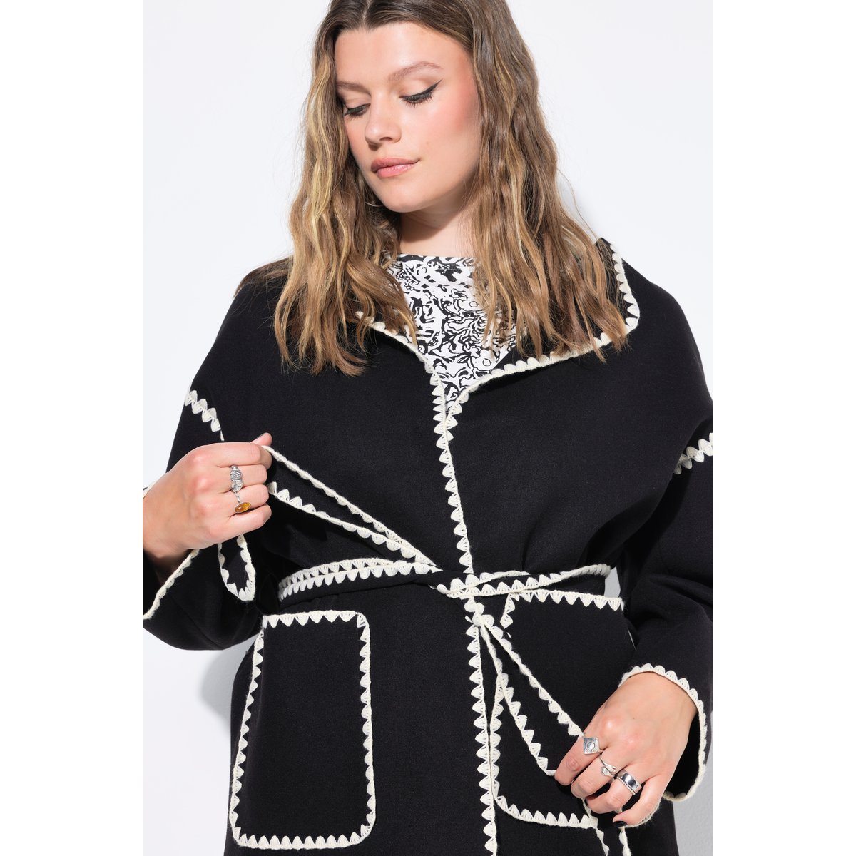 Veste oversize en lainage, liseré brodé noir, STUDIO UNTOLD