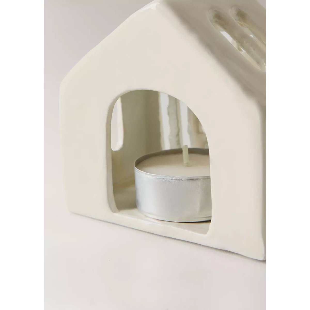 Bougeoir en aluminium en forme de maison blanc cassé, MANGO HOME