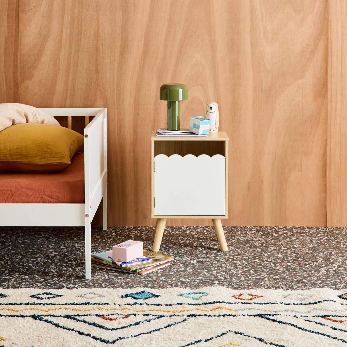 Table de chevet enfant décor bois 1 porte AZUR rose, SWEEEK