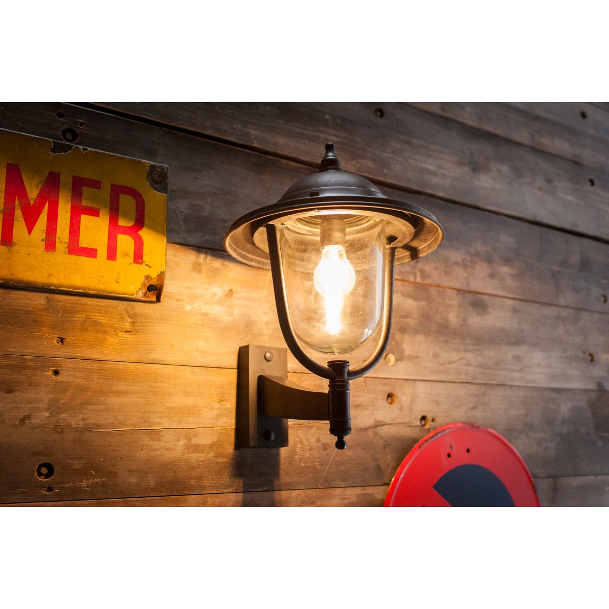 Lampadaire mural extérieur en laiton LIZURET gris anthracite, PRODUIT INTERIEUR BRUT