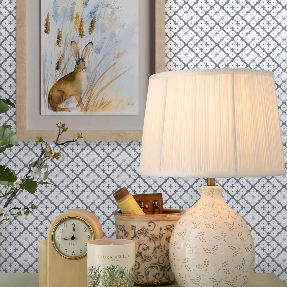 Papier peint quadrillage fleuri doux Wickerwork bleu, LAURA ASHLEY