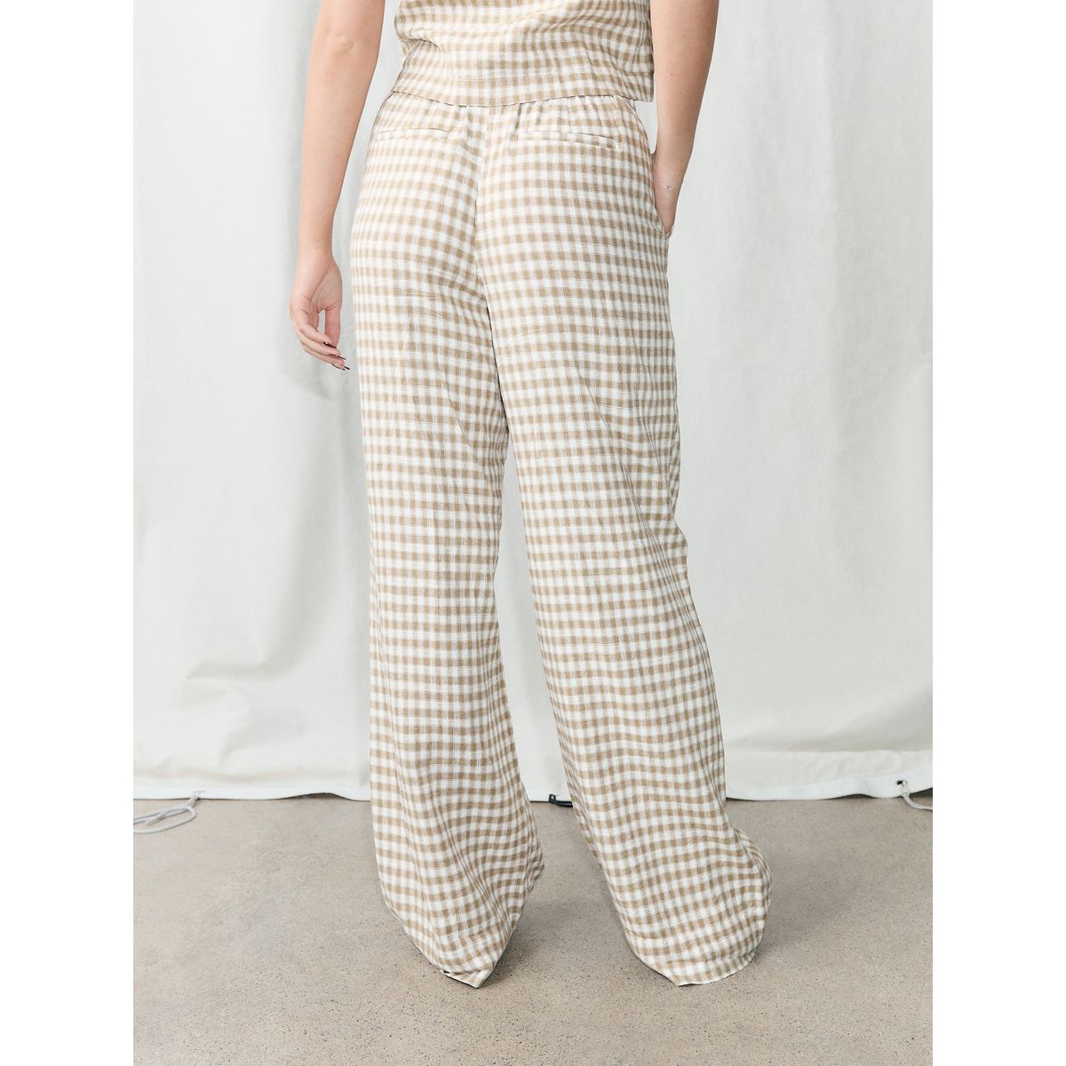 Pantalon large habillé en mélange de lin vichy marron/écru, NEXT