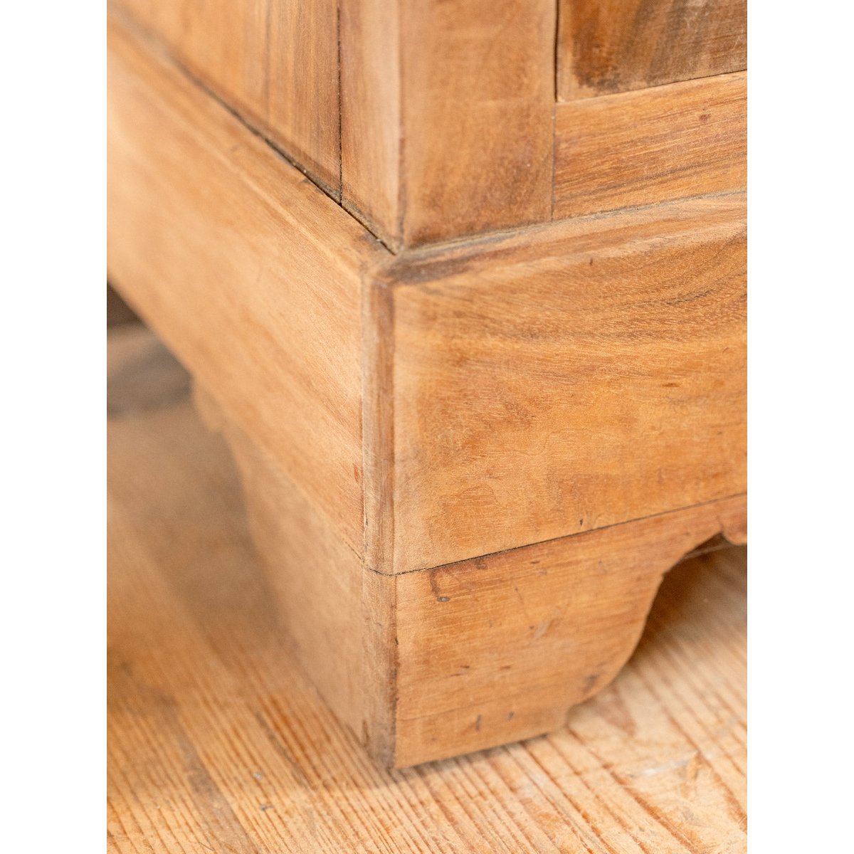 Meuble d'appoint en noyer Gilbert N°1741 - Bon état bois foncé, DEBONGOUT