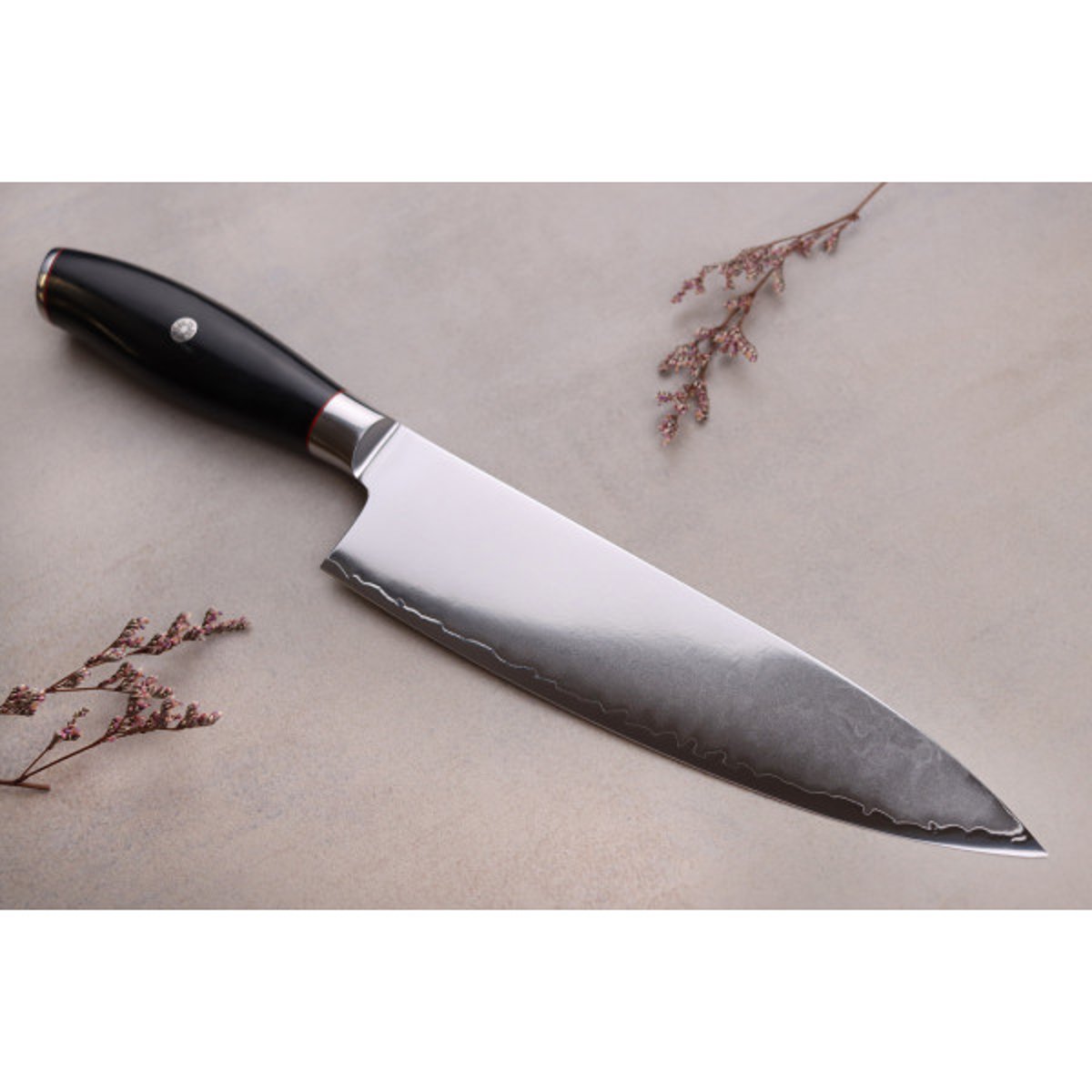 Couteau modèle chef Fujiko Black 20cm manche en pakka v002228, WUSAKI