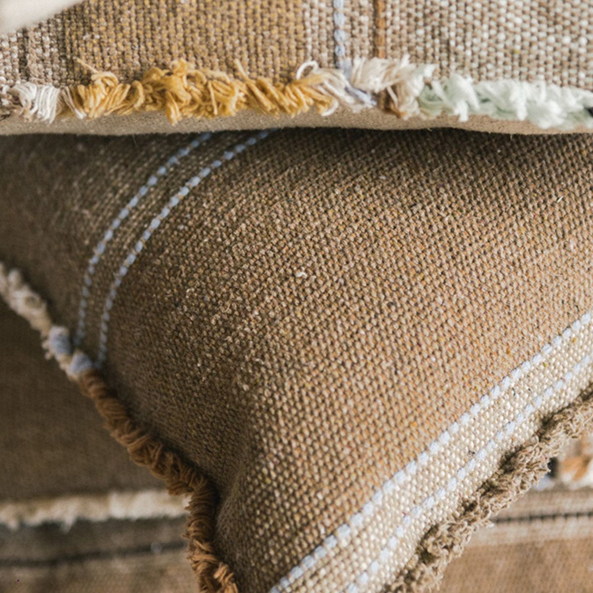 Coussin tissé à la main Puebla CASA OAXACA rugcycled, ocre, café, anil, naturel, LORENA CANALS