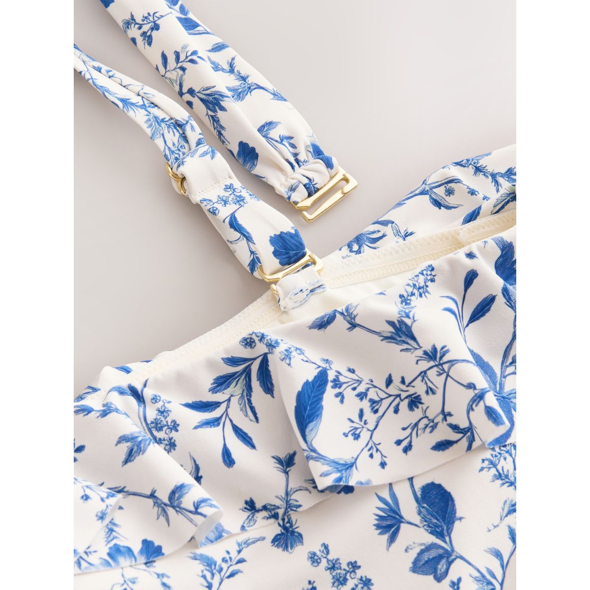 Maillot de bain bandeau ventre plat volants crème/bleu à petits motifs floraux, NEXT