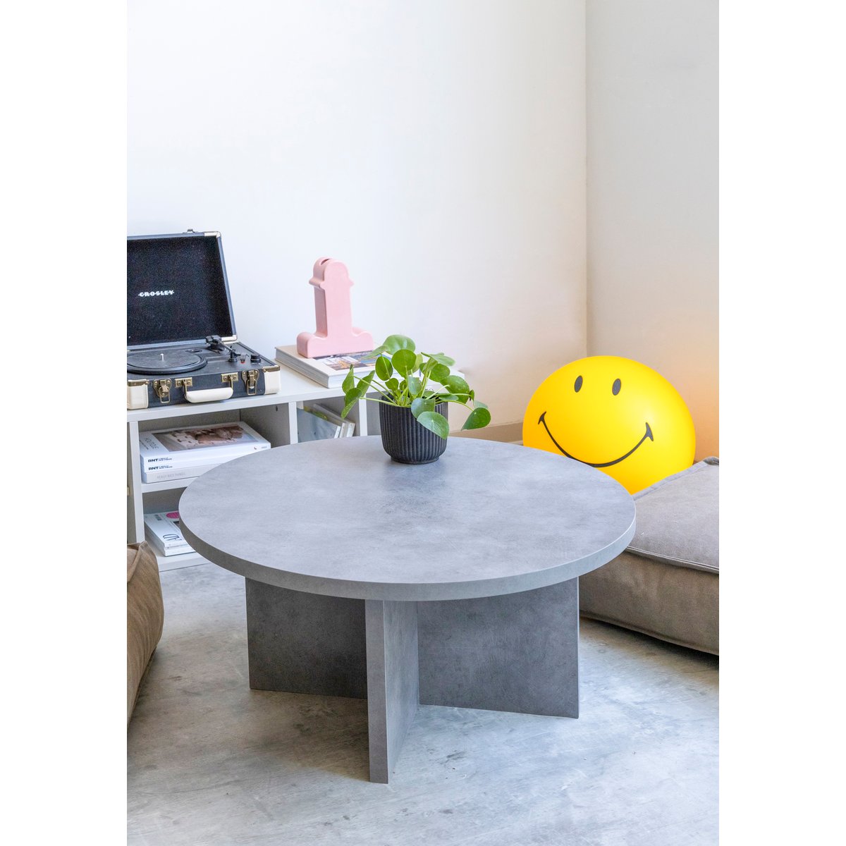 Table basse ronde PAUSA gris microciment, REALLY NICE THINGS