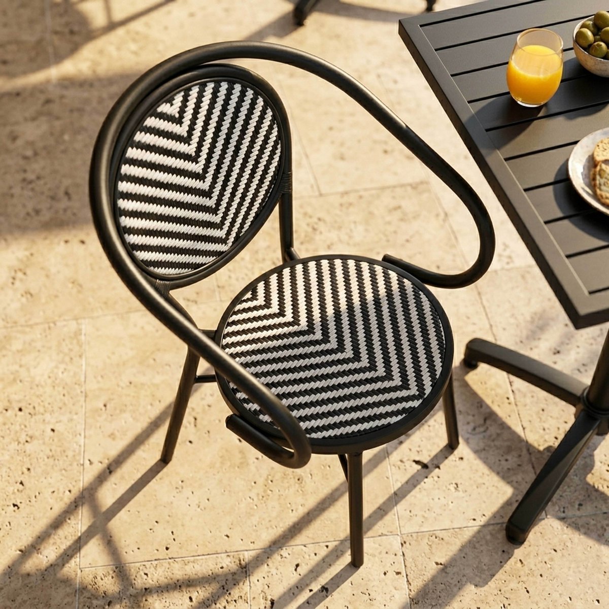 Chaise de terrasse style bistrot parisien en aluminium et rotin synthétique, VILLIERS noir, OVIALA