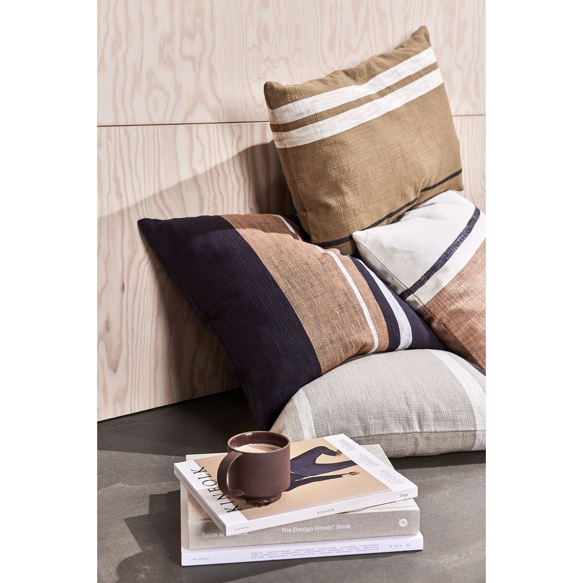 Coussin long en coton à rayures marron, OYOY LIVING DESIGN