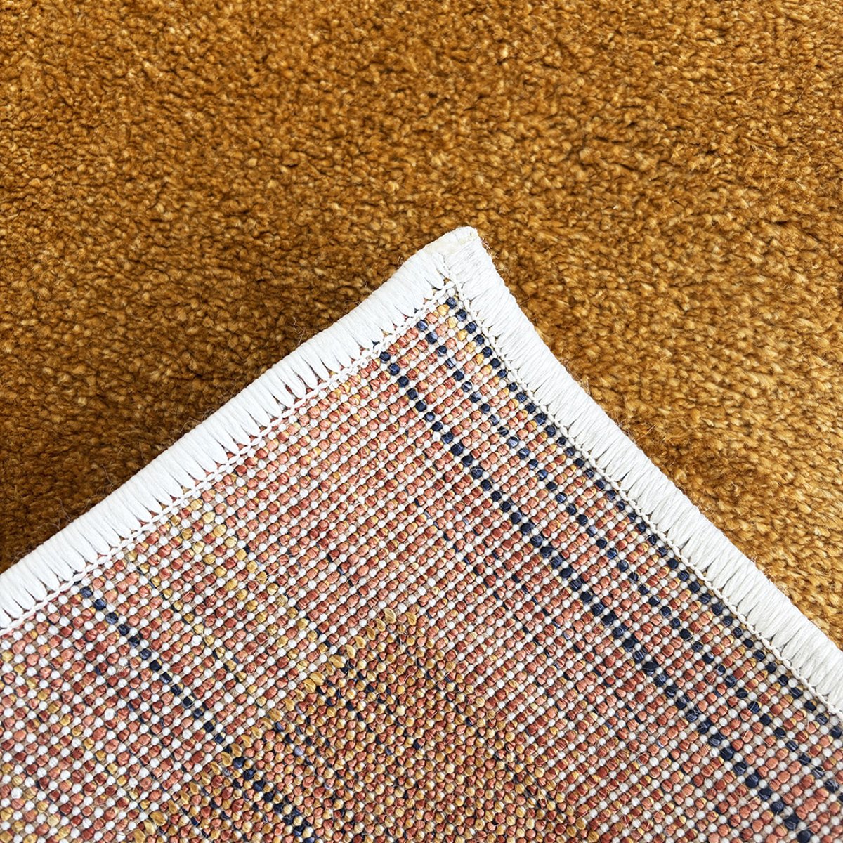 Tapis moderne à pois TERRA DEL SOL ocre, NAZAR RUGS X PANTONE