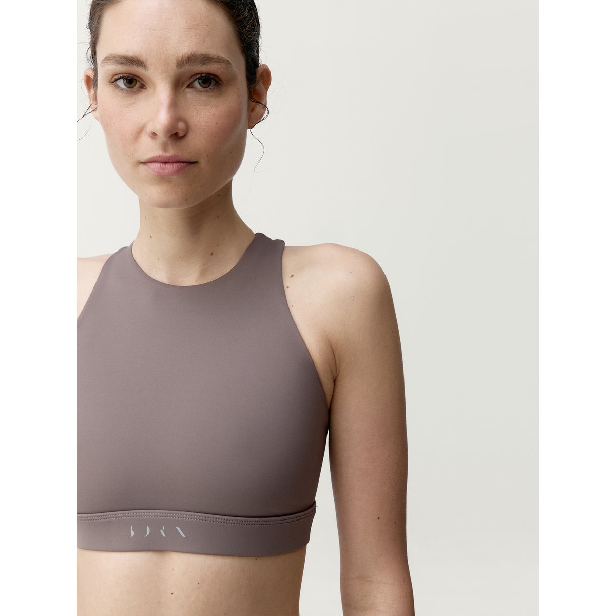 Brassière de sport femme Asura Maintien élevé bretelles coussinets amovibles marron taupe, BORN