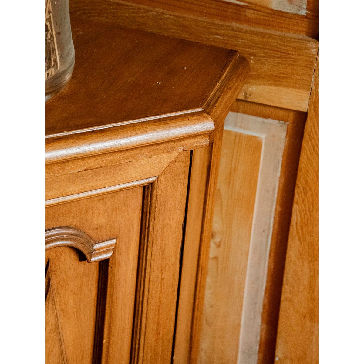 Étagère d'angle en bois massif Gaëlle N°1458 - Bon état bois foncé, DEBONGOUT
