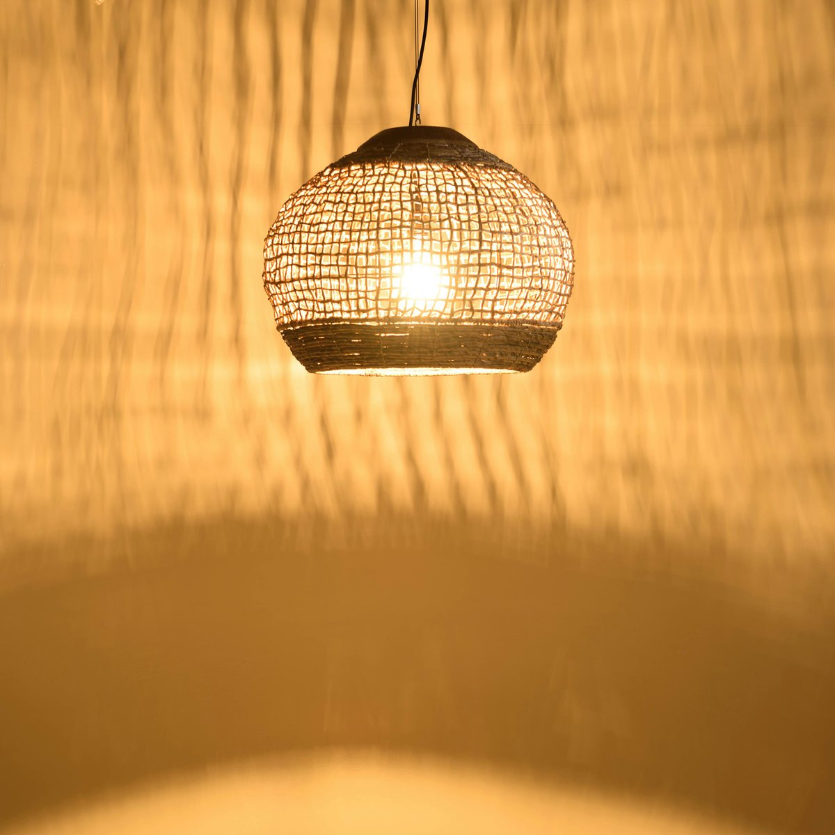 Suspension boule 60x60cm en abaca couleur naturelle et teck FOLELLI marron, PIER IMPORT
