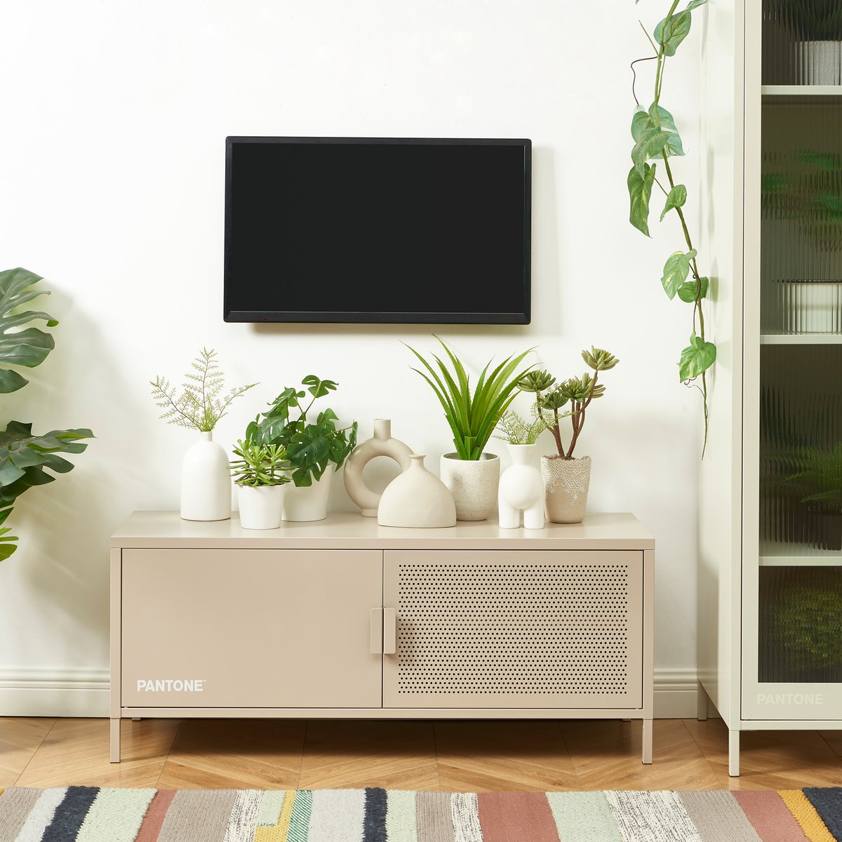 Meuble TV en acier taupe, PANTONE