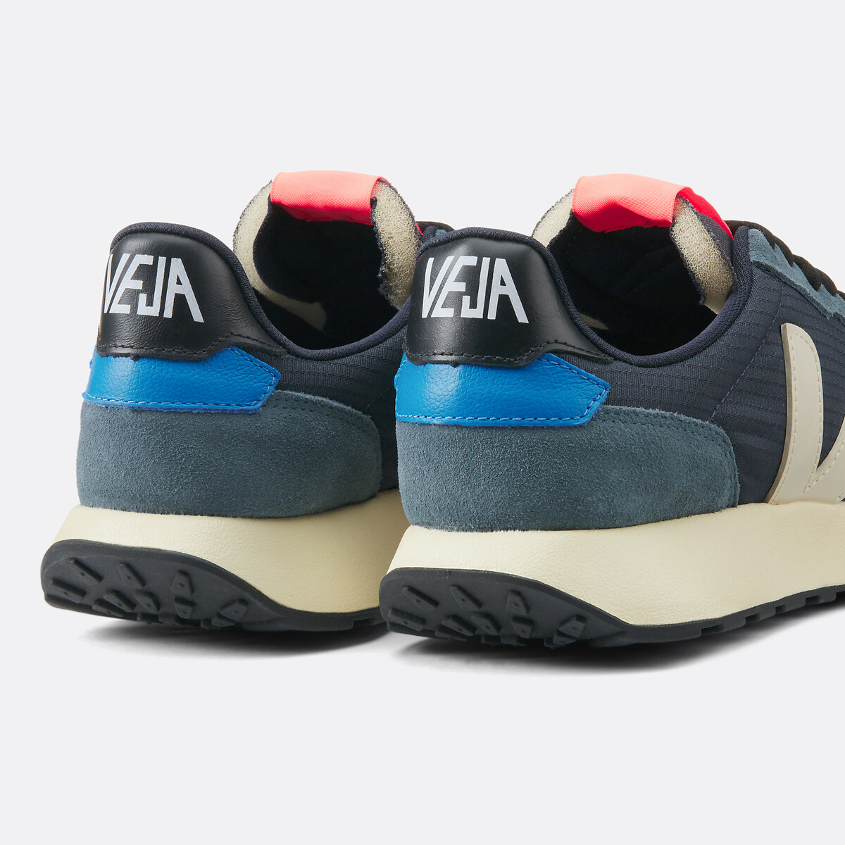 Baskets Paulistana bleu, VEJA