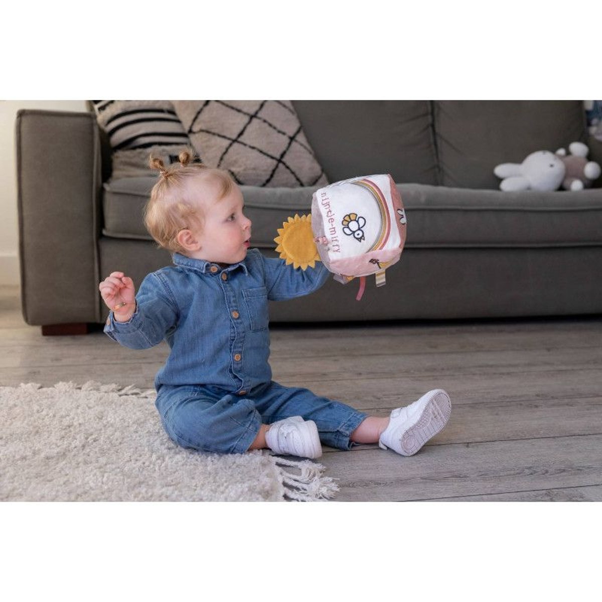 Cube d'activités 15cm - Miffy Fluffy rose et blanc, MIFFY