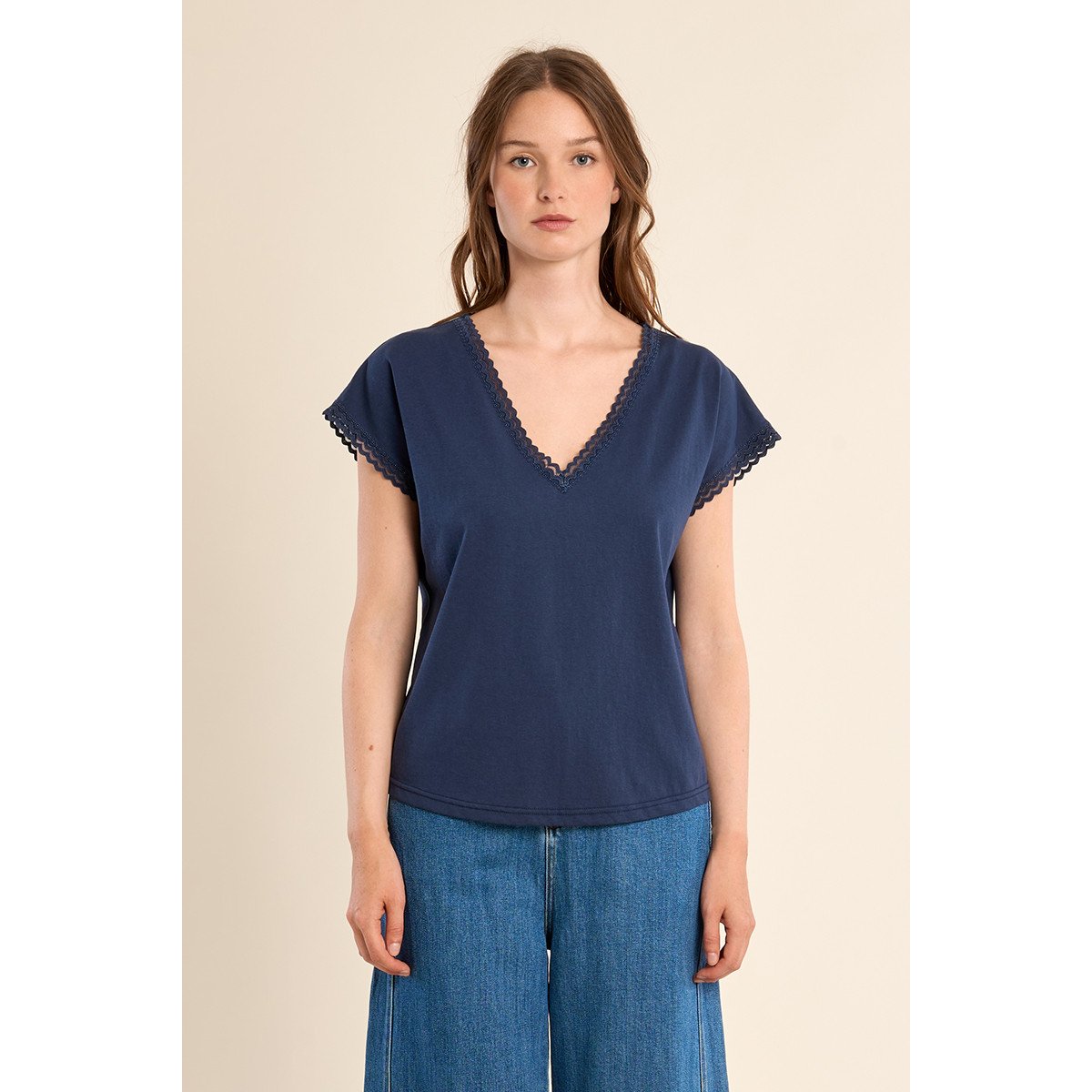 T-shirt à col V, détail dentelle navy blue, MOLLY BRACKEN