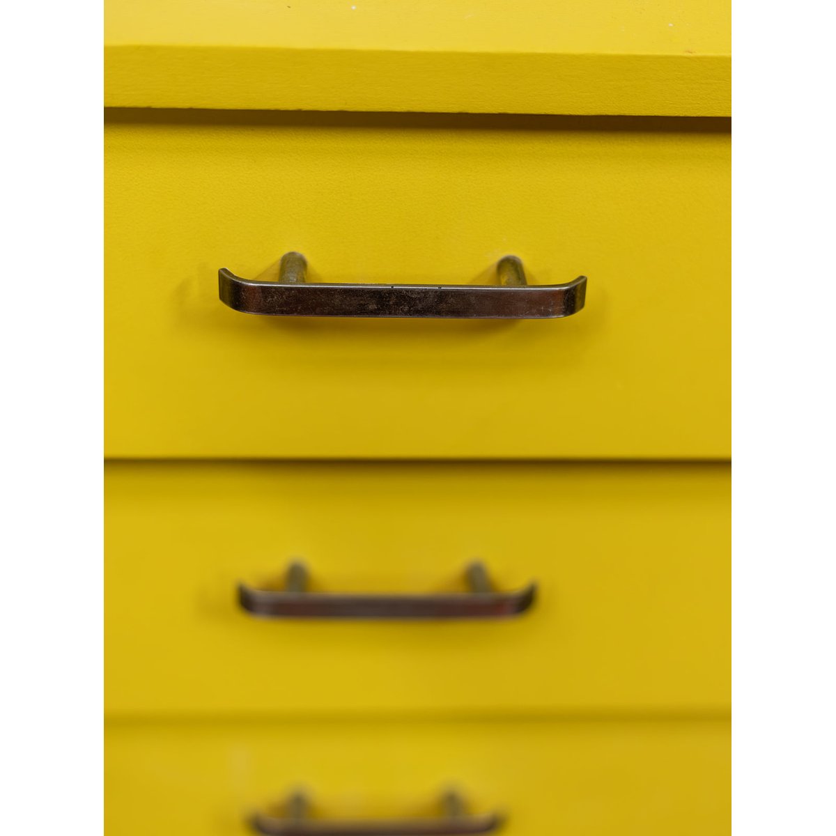 Commode jaune citron Olga N°1128 - Bon état argenté, DEBONGOUT