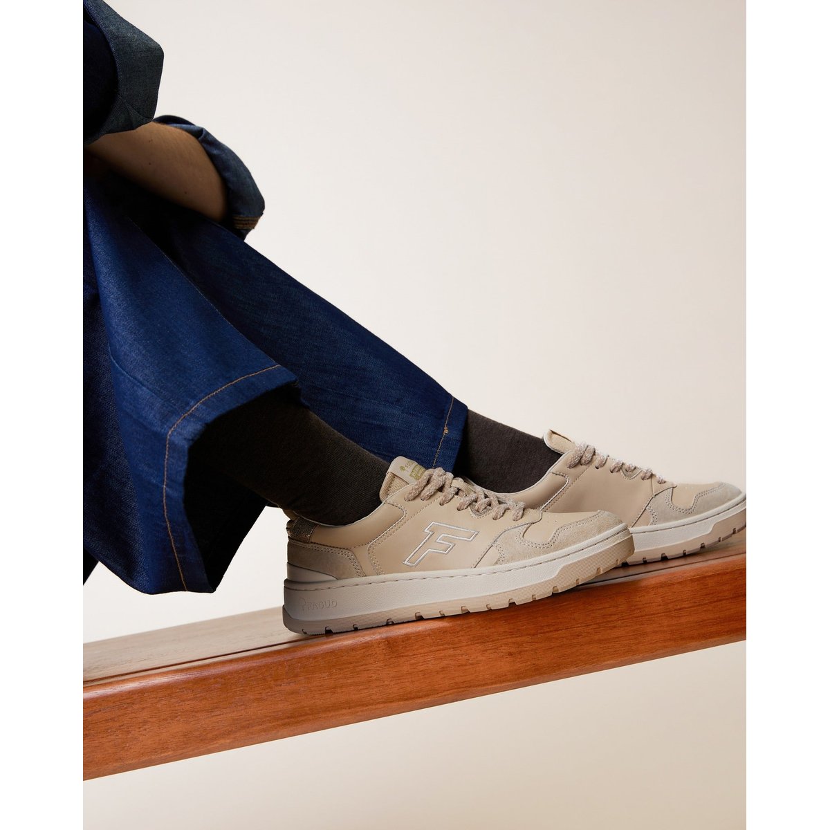 Baskets basses en cuir beige clair, FAGUO