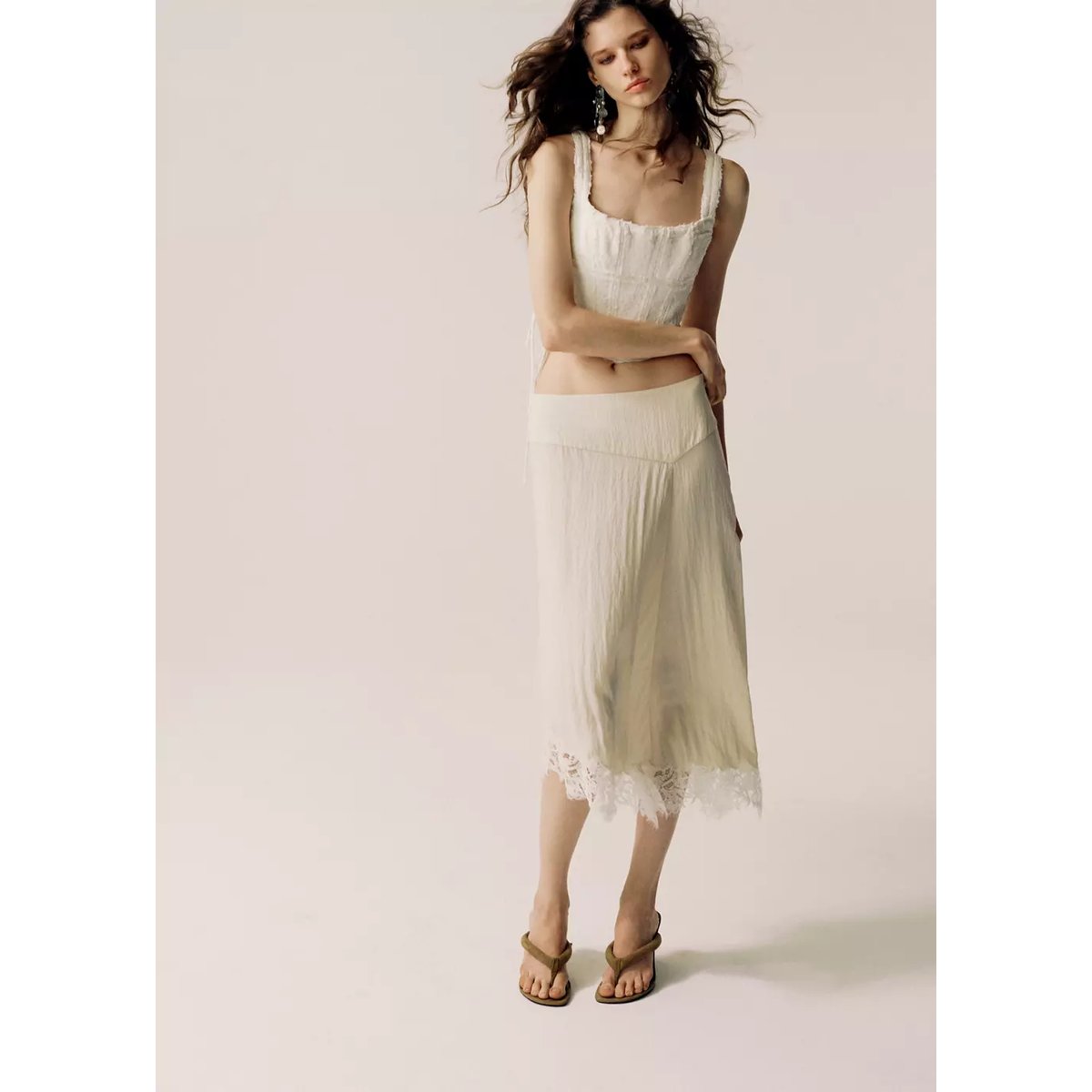Jupe asymétrique avec détail dentelle écru, MANGO