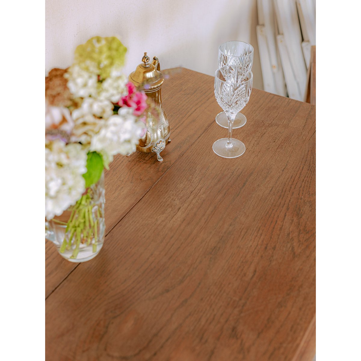 Table d'appoint en bois sculpté de style Moyen-Âge Francine N°1113 - Bon état bois foncé, DEBONGOUT