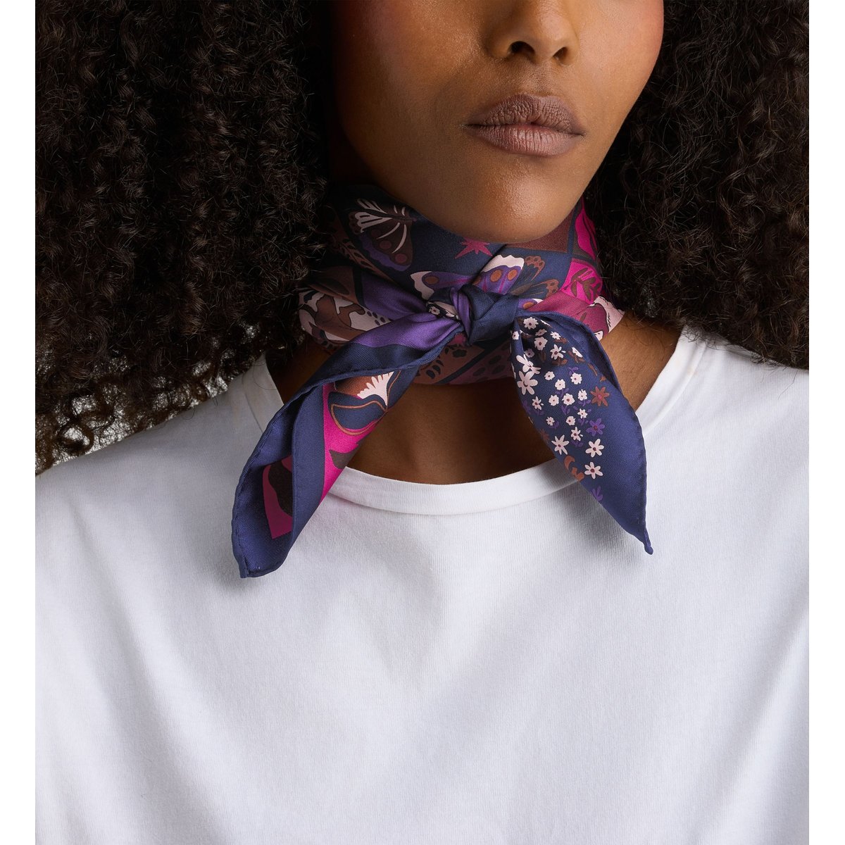 Carré de soie loreta à motifs fleurs et animaux violet, GALERIES LAFAYETTE