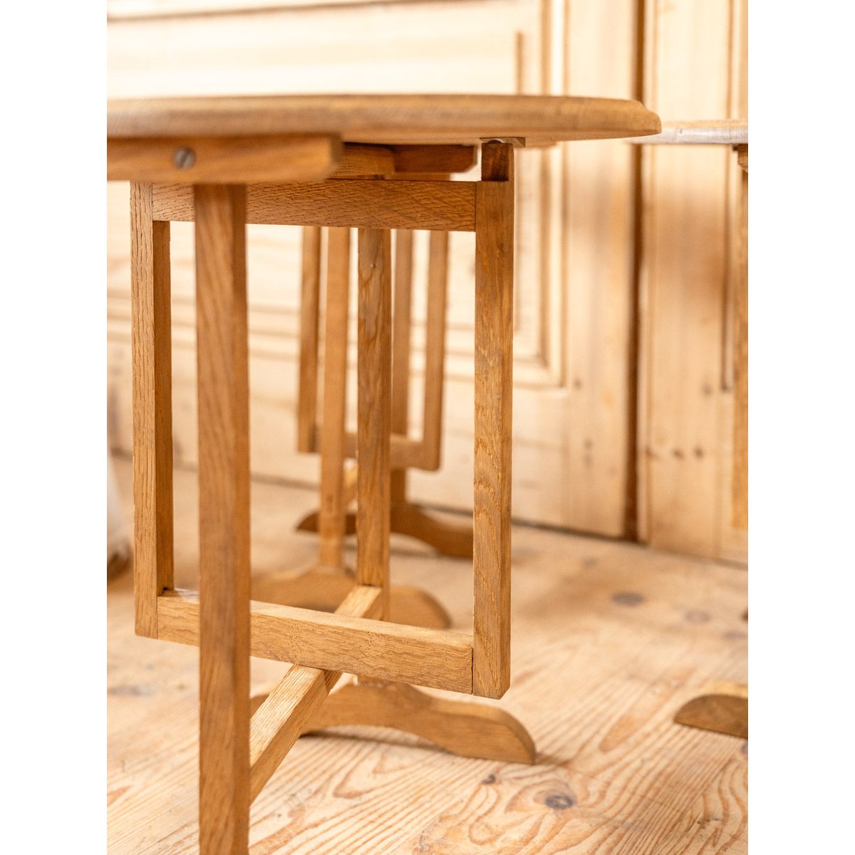 Lot de 3 tables vigneronnes en bois Léonie N°1104 - Bon état bois clair, DEBONGOUT