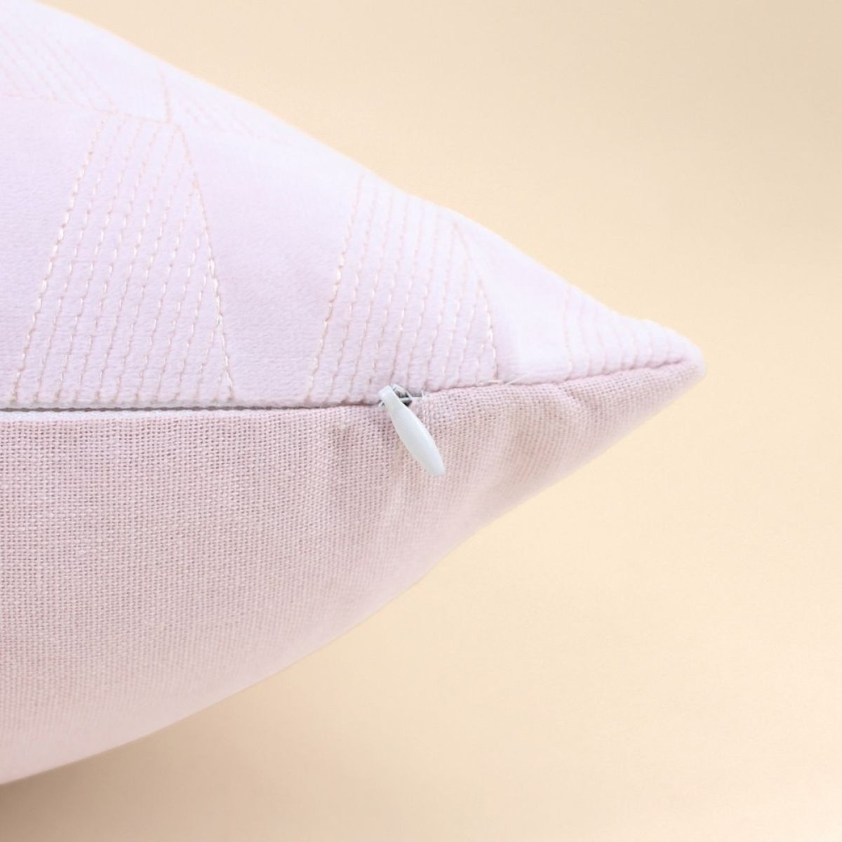 Coussin en velours brodé 30x50cm rose, ORNAMI